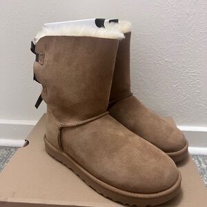 NWT Ugg Bailey Bow II Chestnut size 10